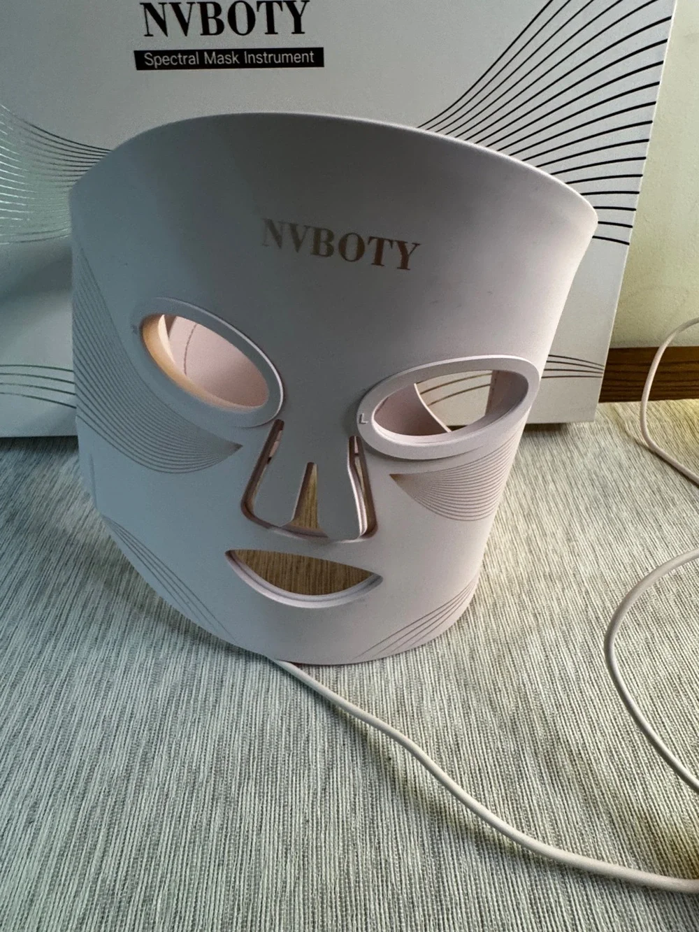 Red LED Facial Mask – Hands-Free Spectral Therapy